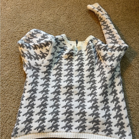 Old Navy Sweater Zip up - Picture 2 of 6